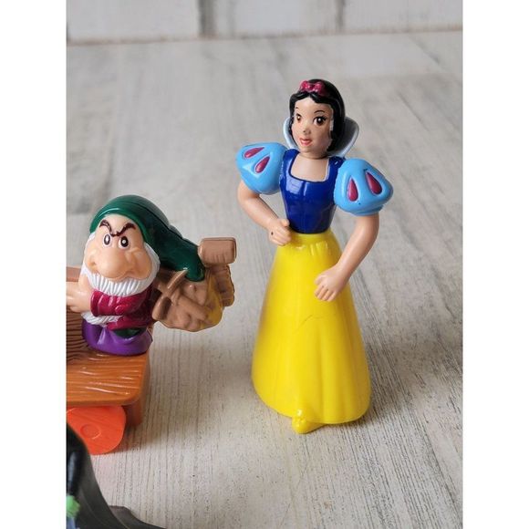 Disney evil queen doc dwarf Snow White playset princess Dopey toy figure - Picture 4 of 10